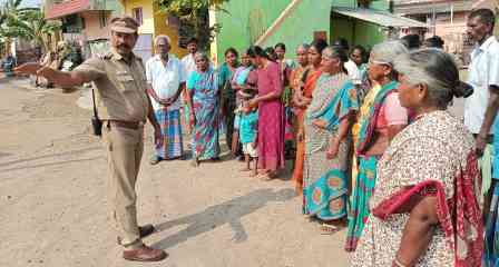 பெரம்பலூர்: போலீசார் சார்பில் கிராம மக்களிடம் திருட்டு மற்றும் தற்கொலை குறித்த விழிப்புணர்வு ஏற்படுத்தினர்!