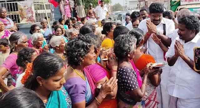 பெரம்பலூர்: எம்.பி தொகுதி அதிமுக வேட்பாளர் சந்திரமோகன் செங்குணத்தில், பிரச்சாரத்தை தொடங்கி வாக்கு சேகரிப்பு!