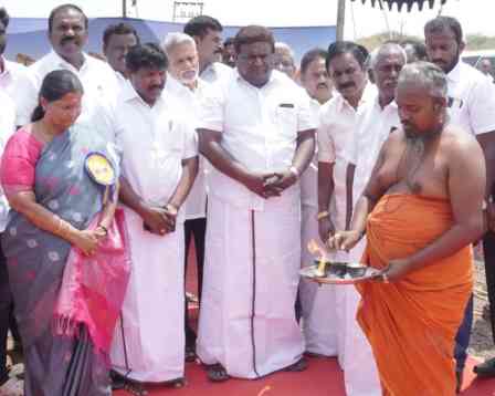 ரூ. 49 லட்சத்தில் பெரம்பலூர் துறைமங்கலம் ஏரியில் மேம்படுத்தும் பணி: அமைச்சர் சிவசங்கர் தொடங்கி வைத்தார்.