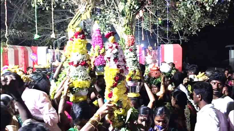 பெரம்பலூர்: கவுல்பாளையம் ஸ்ரீ பத்ரகாளியம்மன் கோவிலில் மாசி திருவிழா ஆயிரக்கணக்கானோர் பங்கேற்பு!