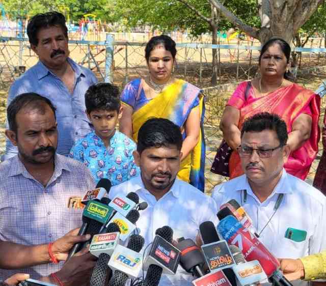 பெரம்பலூர்: லாடபுரம் ஏரிக்கு கால்வாய் மூலம் காவிரி நீர்; தமிழக நாயுடு கூட்டமைப்பின் மாநில பொதுச் செயலாளர் ரங்கராஜ் வேட்பு மனு தாக்கலுக்கு பின்னர் பேட்டி!
