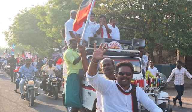 பெரம்பலூர்: திமுக இறுதி கட்ட பிரச்சாரம்: வேட்பாளர் அருண் நேருவிற்கு, அமைச்சர் நேரு திறந்ந வெளி ஜீப்பில் வாக்கு சேகரிப்பு!