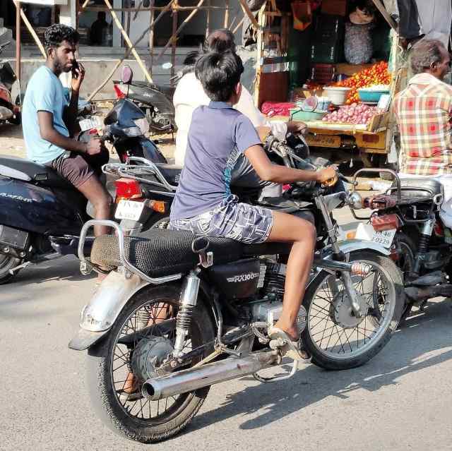 பெரம்பலூர்: வாகனம் இயக்கும் சிறார்களின் பெற்றோர்கள், பாதுகாவலர்களுக்கு 3 ஆண்டுகள் சிறை ரூ.25,000 அபராதம்; கலெக்டர் தகவல்!