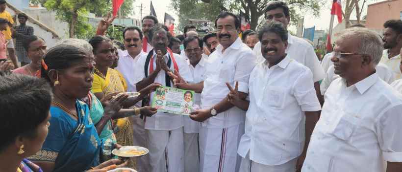 சிதம்பரம் தொகுதி அதிமுக வேட்பாளர் சந்திரகாசன் ஆலத்தூர் பகுதியில் வாக்கு சேகரிப்பு!