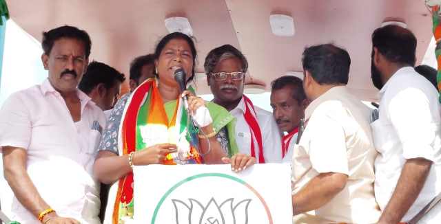 பெரம்பலூர்: மக்காச்சோளம் சேமிப்பு கிடங்கு கொண்டு வருவேன், சிதம்பரம் தொகுதி பிஜேபி வேட்பாளர் கார்த்தியாயினி வாக்குறுதி!