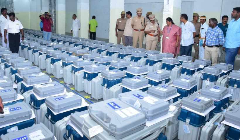 பெரம்பலூர்: பாராளுமன்ற தேர்தலில் 77.43 சதவீத வாக்குகள் பதிவானது ; வாக்குப் பதிவு இயந்திரங்கள் 3 அடுக்கு பாதுகாப்பில் ஸ்டாங் ரூமீல் பூட்டி சீல் வைப்பு !
