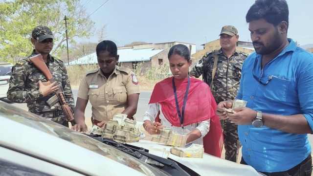பெரம்பலூர் அருகே அதிமுக ஒன்றிய செயலாளரிடம் இருந்து ரூ.8.5 லட்சம் பறிமுதல்!