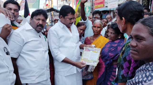 பரிதாபம்: பெரம்பலூரில் வாக்கு சேகரித்த வாரியத் தலைவர்: வேலையை தேடிக் கொண்டிருந்த தொழிலாளர்கள்!