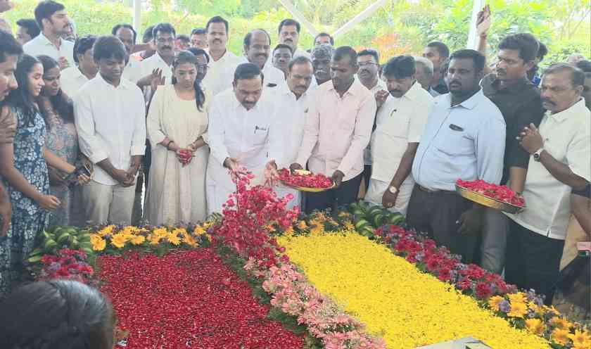 பெரம்பலூர்: ஆ.இராசாவின் மனைவி பரமேஸ்வரி 3-ம் ஆண்டு நினைவு நாள்! அமைச்சர்கள் சிவசங்கர், கணேசன் உள்பட ஏரளாமானோர் மலரஞ்சலி!