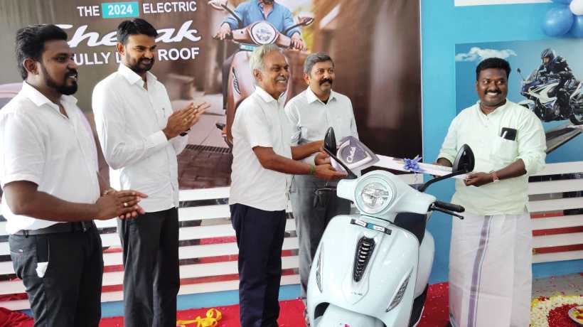 பெட்ரோலுக்கு மாற்று: பஜாஜ் சேட்டக் மின்சார ஸ்கூட்டர் பெரம்பலூரில் அறிமுகம்!