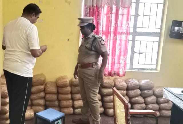கேரளாவில் திருடு போன காரை பிடித்து தர கார் ஓனர் கொடுத்த தகவலில் கஞ்சா கடத்தல் கும்பல் சிக்கியது!