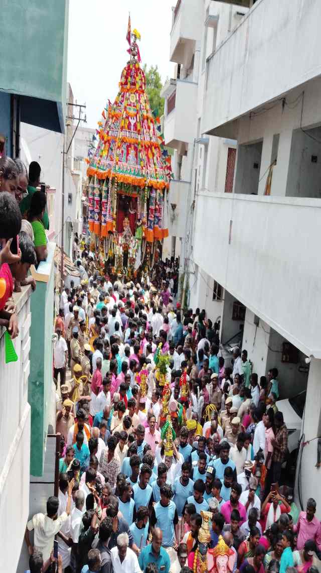 பெரம்பலூர்: சங்குப்பேட்டை முத்தூமாரியம்மன் தேர் திருவிழா, ஏராளமான பக்தர்கள் கலந்து கொண்டனர்!