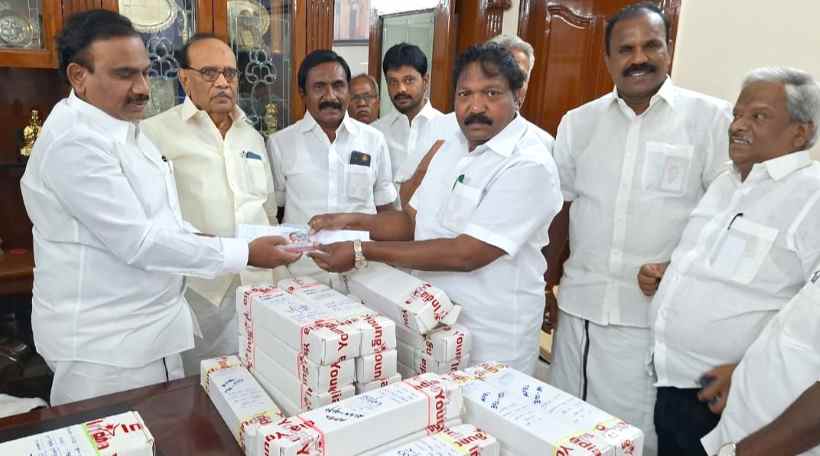பெரம்பலூர்: மாவட்ட திமுகவில் கூடுதலாக சேர்ந்த 50 ஆயிரம் பேருக்கு புதிய உறுப்பினர் அட்டை, துணைப் பொதுச் செயலாளர் ஆ.ராசா வழங்கினார்!