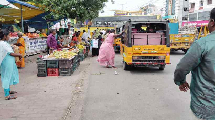 பெரம்பலூர்: நடைபாதையை ஆக்கிரமித்து வரும் தரைக்கடைகள், தள்ளுவண்டிக் கடைகளை வரைமுறைப்படுத்த பொதுமக்கள் கோரிக்கை!