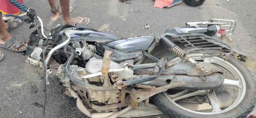 பெரம்பலூர் அருகே வேன் – பைக் மோதி விபத்து; வாலிபர் பலி!