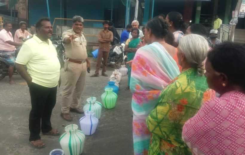 பெரம்பலூர்: குடிநீர் கோரி காலி குடங்களுடன் மறியல் போராட்டம்!