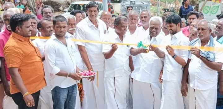 பெரம்பலூர்: கொளத்தூரில் ரூ.12 லட்சத்தில் அமைக்கப்பட்ட, புதிய சிமென்ட் சாலை: சேர்மன் கிருஷ்ணமூர்த்தி திறந்து வைத்தார்.