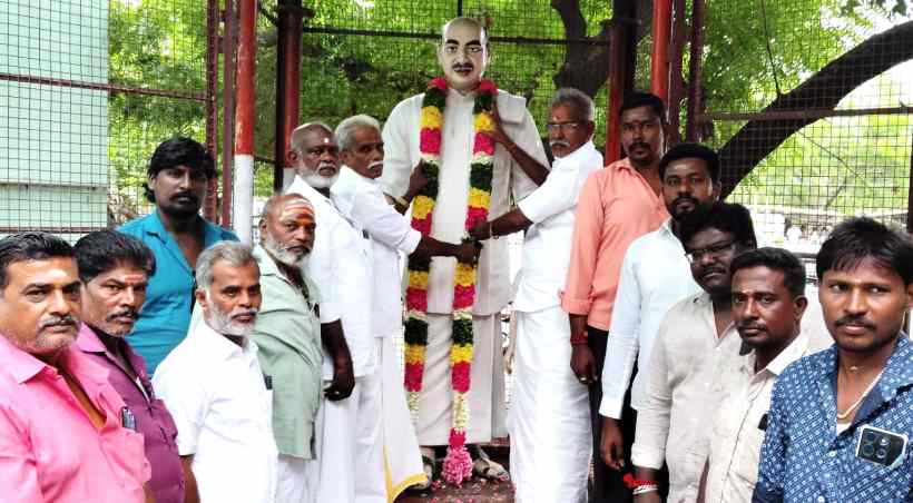 பெரம்பலூர்: காமராஜர் 122-வது பிறந்த நாள்; நாடார் சங்கத்தின் சார்பில் மாலை அணிவித்து மரியாதை!