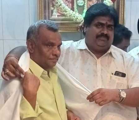 பெரம்பலூர்: அம்மன் பேங்கர்ஸ் முத்தையாவிற்கு, கோகுல மக்கள் கட்சி தலைவர் சேகர் சால்வை அணிவித்து பிறந்த நாள் வாழ்த்து தெரிவித்தார்!