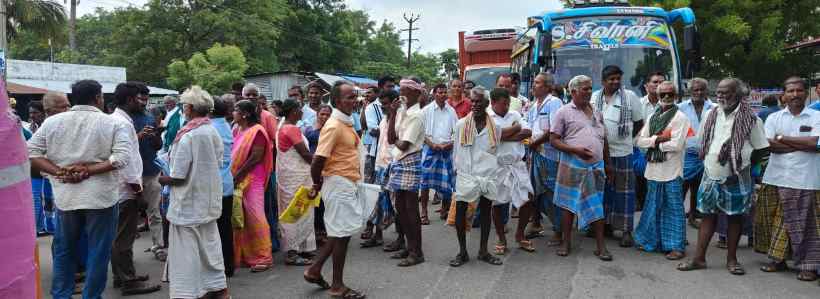 பெரம்பலூர் அருகே அரசின் இலவச விதை மக்காச்சோளம் கிடைக்காததால் விவசாயிகள் சாலை மறியல்!