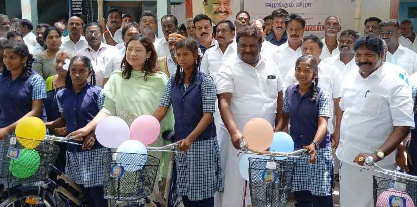 பெரம்பலூர்: மாணவர்கள் கல்வியில் மேம்பட வேண்டும் என தமிழ்நாடு முதலமைச்சர் செயல்பட்டு வருகிறார்- இலவச சைக்கிள் வழங்கும் விழாவில் அமைச்சர் சிவசங்கர் பேச்சு!