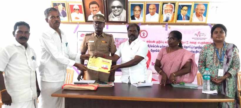 பெரம்பலூர்: வேப்பந்தட்டையில், கிராம அளவிளான குழந்தைகள் பாதுகாப்பு குழு கூட்டம் போலீசார் நடத்தினர்!