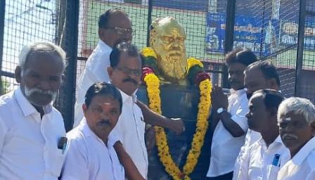 பெரம்பலூர்: தந்தை பெரியாரின் 146வது பிறந்த நாள்; சிலைக்கு டாக்டர் வல்லபன் தலைமையில் திமுகவினர் மாலை அணிவித்து மரியாதை!