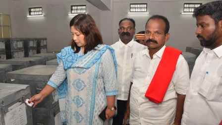 பெரம்பலூர் வாக்குப்பதிவு இயந்திரங்கள் வைப்பறையில் அரசியல் கட்சியினர் முன்னிலையில் கலெக்டர் ஆய்வு!