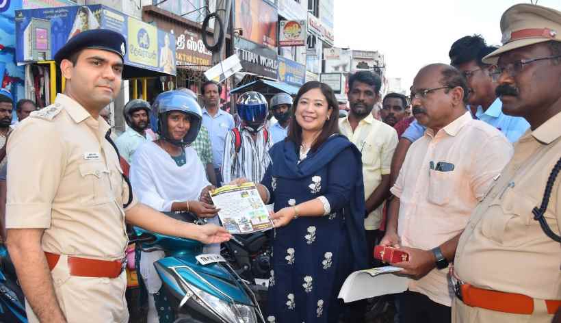 பெரம்பலூர் : விபத்தில்லா தமிழ்நாடு: ஹெல்மெட் குறித்த விழிப்புணர்வு கலெக்டர், எஸ்.பி கலந்து கொண்டனர்!
