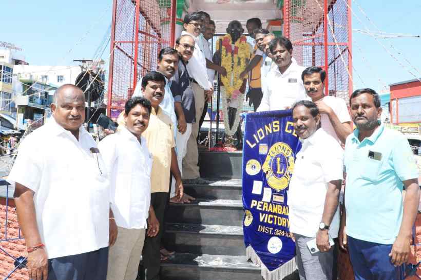 பெரம்பலூர்: லைன்ஸ் கிளப் சார்பில், காந்தி சிலைக்கு மாலை அணிவித்து மரியாதை!