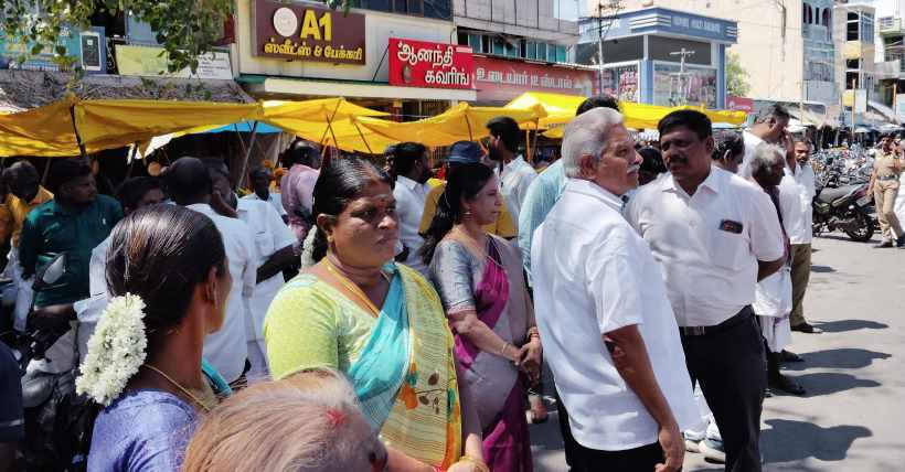 பெரம்பலூர்: கலெக்டர் வருகைக்காக ஒரு மணி நேரம் காத்திருந்த நகராட்சி தலைவர் மற்றும் ஊழியர்கள்!