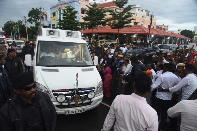 பெரம்பலூர்: கொட்டும் மழையிலும் மக்கள் அலைகடலென திரண்டு, முதமைச்சர் மு.க.ஸ்டாலினுக்கு பெண்கள், தொண்டர்கள் வரவேற்பு!