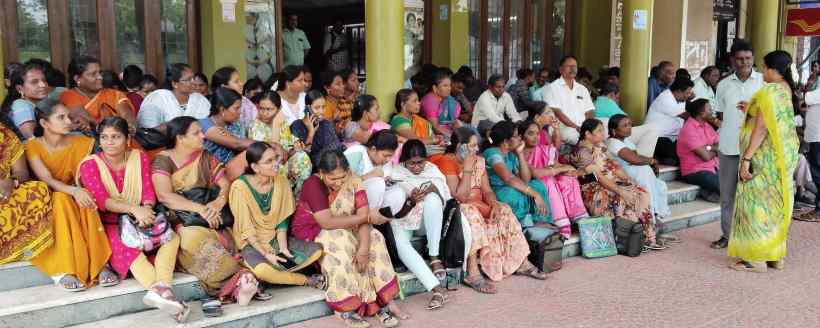 பெரம்பலூர்: கலெக்டரை கண்டித்து, ஊரக வளர்ச்சி துறை பணியாளர்கள் போராட்டம்!