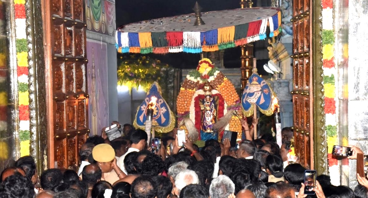 பெரம்பலூர் மதனகோபால சாமி கோயிலில், வைகுண்ட ஏகாதசியை முன்னிட்டு, சொர்க்க வாசல் திறப்பு!