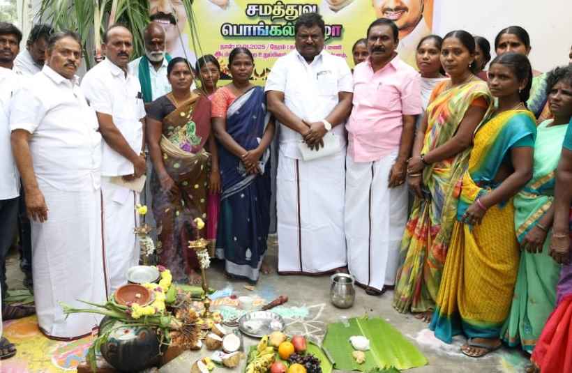 பெரம்பலூர்: குன்னம் எம்.எல்.ஏ அலுவலகத்தில் சமத்துவ பொங்கல்! அமைச்சர் சிவசங்கர் கட்சியினருக்கு வாழ்த்துகள் தெரிவித்தார்!