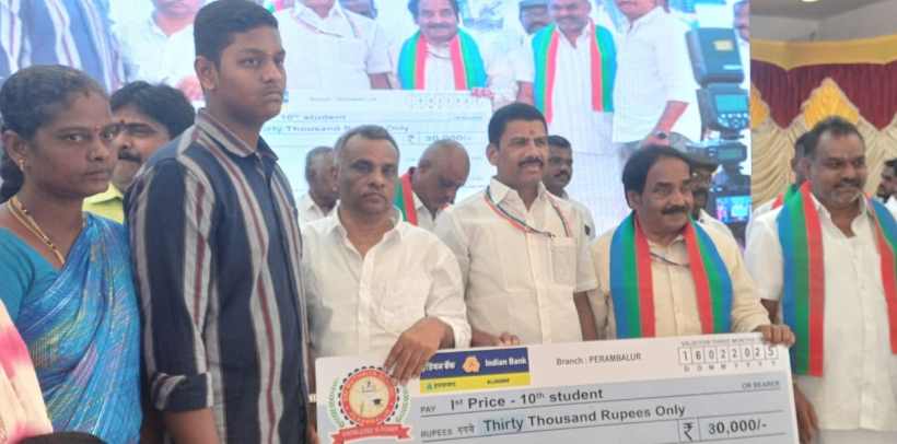 பெரம்பலூர்: யாதவர்களின் முப்பெரும் விழா: ஸ்ரீமுத்தையா கல்வி அறக்கட்டளை சார்பில், கல்வி ஊக்கத் தொகை கோ.ம.க நிறுவனர் சேகர் வழங்கினார். மாநில செயலாளர் அம்மன் முத்தையா உடனிருந்தார்!