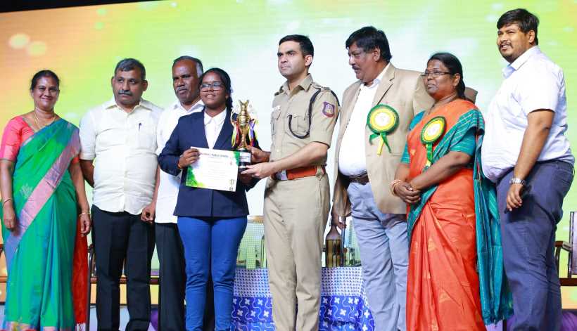 பெரம்பலுார்: ஆதவ் பப்ளிக் பள்ளி ஆண்டு விழா; போலீஸ் எஸ்.பி கலந்து கொண்டு பரிசுகளை வழங்கினார்!