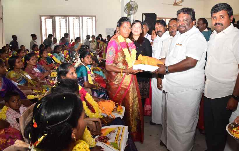 பெரம்பலூர்: அமைச்சர் சிவசங்கர் 250 கர்ப்பிணி பெண்களுக்கு சமுதாய வளைகாப்பு விழாவை நடத்தி வைத்து வாழ்த்தினார்!