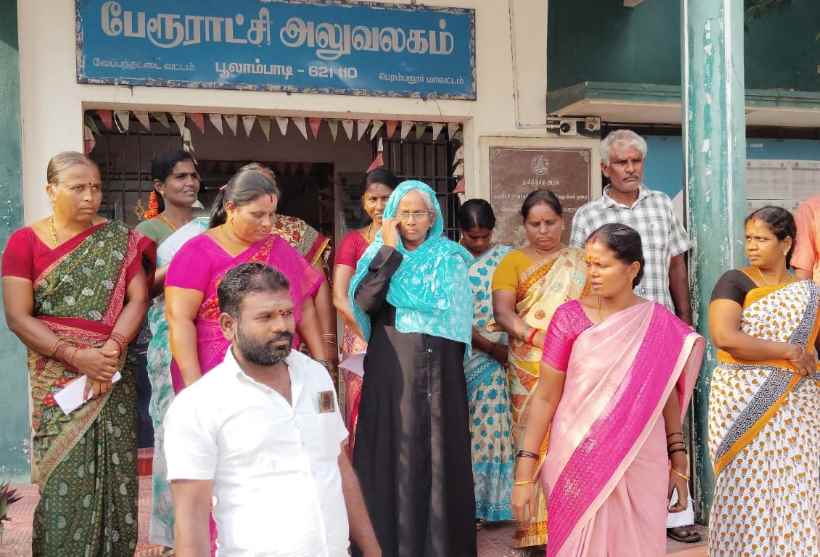 பெரம்பலூர்: ஆளும் கட்சி, பேரூராட்சித் துணைத்தலைவரின் ஜனநாயக விரோத போக்கை கண்டித்து, ஆளும் கட்சி பேரூராட்சி தலைவர் உள்ளிட்ட கவுன்சிலர்கள் வெளிநடப்பு!
