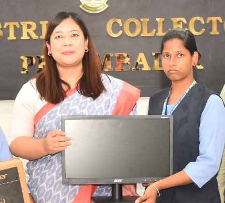 பெரம்பலூர்: வேப்பந்தட்டை அரசு கல்லூரிக்கு கலெக்டர் தன் விருப்ப நிதியிலிருந்து ரூ.4.17 லட்சத்தில் கம்பியூட்டர்களை வழங்கினார்!