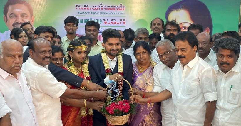 பெரம்பலூர்: ஆலத்தூர் அதிமுக ஒன்றிய செயலாளர் என்.கே கர்ணன், அதிமுக மாவட்ட அம்மா பேரவை துணை செயலாளர் வயலப்பாடி விஜிஎம் (எ) வெங்கடாஜலம் இல்ல திருமண விழா; முக்கிய பிரமுகர்கள் மணமக்களை வாழ்த்தினர்!