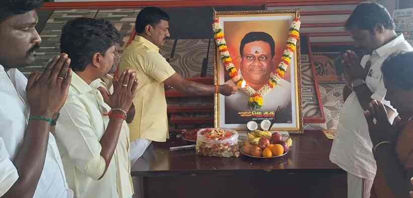 பெரம்பலூர்: முன்னாள் வன்னியர் சங்க தலைவர் ஜெ.குரு நினைவு நாள்; பாமக மாலை அணிவித்து மரியாதை!