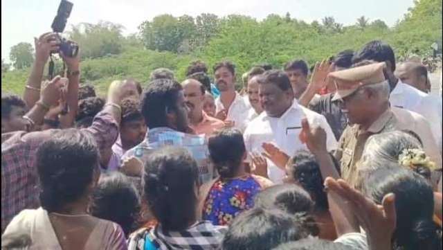 பெரம்பலூர்: பூமி பூஜை போட சென்ற அமைச்சர் சிவசங்கரை, கிராம மக்கள் காலிக்குடங்களுடன் முற்றுகை!