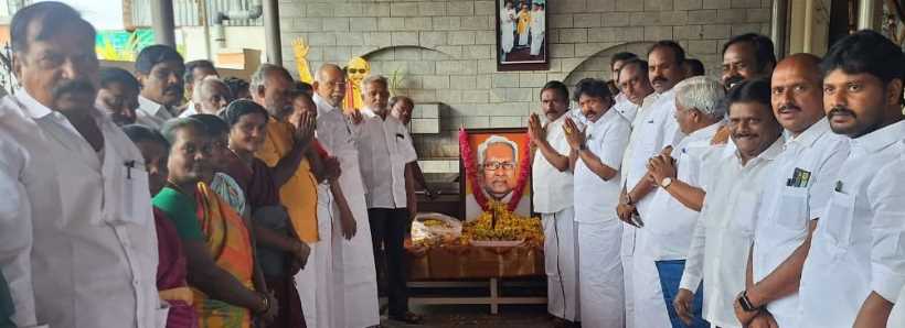 பெரம்பலூர்: முன்னாள் திமுக மாவட்ட செயலாளரும், எம்.பி-யுமான எஸ்.சிவசுப்ரமணியன் நினைவு நாள்; கட்சியினர் மாலை அணிவித்து மரியாதை !