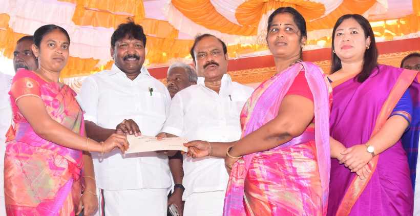 பெரம்பலூர்: மக்களுடன் முதல்வர் சிறப்பு முகாம்; ரூ.16.41 கோடியில் அரசு நலத்திட்ட உதவிகளை அமைச்சர் சி.வெ.கணேசன் வழங்கினார்!
