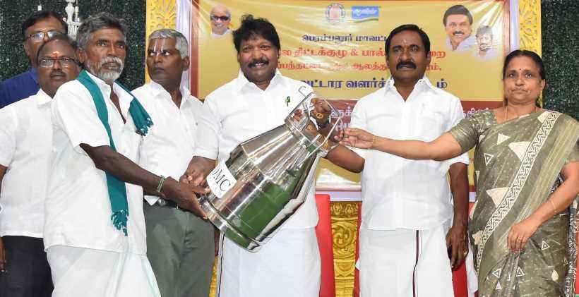 பெரம்பலூர்: மானியத்தில், பால் கறவை இயந்திரங்கள் எம்.எல்.ஏ வழங்கினார்!