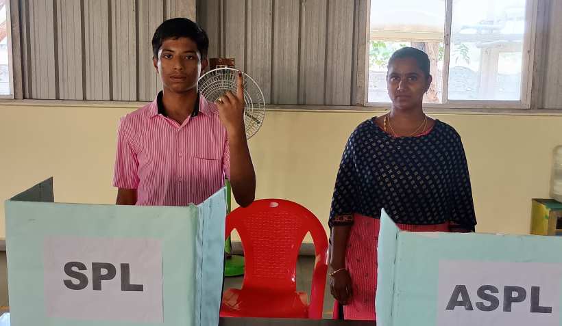 பெரம்பலூர்: சிறுவாச்சூர் ஆல்மைட்டி வித்யாலயா பப்ளிக் பள்ளியில் மாணவர் தலைவர்கள் தேர்வு! எலக்சன் போன்றே மொபைல் ஆப் வழியில் நடத்தப்பட்டது.
