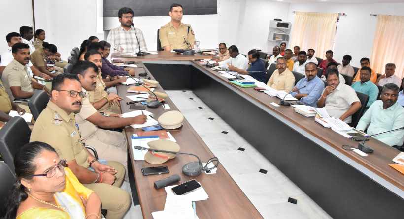 பெரம்பலூர் மாவட்டத்தில் ஹெல்மெட், சீட்பெல்ட் அணியாமல் செல்லும் வாகன ஓட்டிகளுக்கு அபராதம் விதிக்க, கலெக்டர் உத்தரவு!