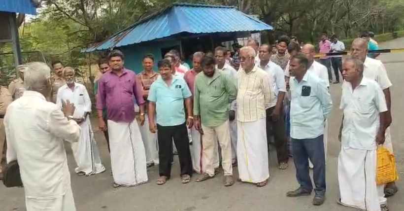 பெரம்பலூர்: நிலுவைத் தொகையை வழங்க கோரி தனலட்சுமி சீனிவாசன் சர்க்கரை ஆலையை முற்றுகையிட்டு விவசாயிகள் போராட்டம்!