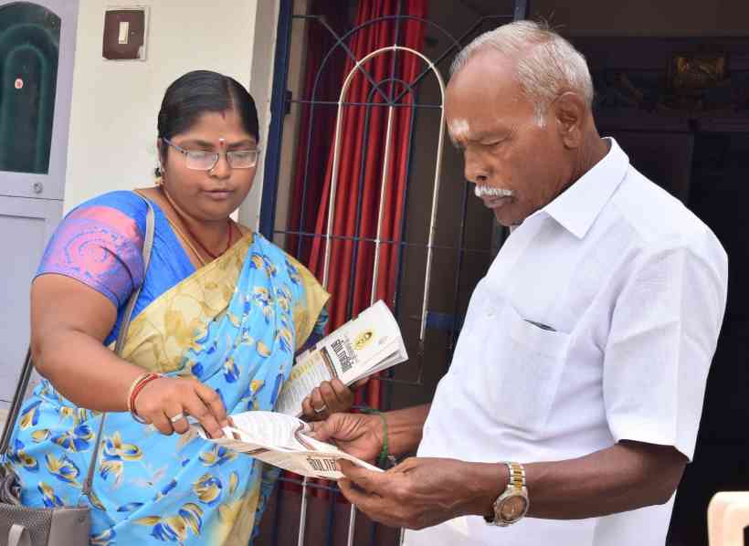 பெரம்பலூர்: உங்களுடன் ஸ்டாலின்” திட்ட முகாம் விண்ணப்ப படிவம் தகவல் கையேடு வினியோகம்!
